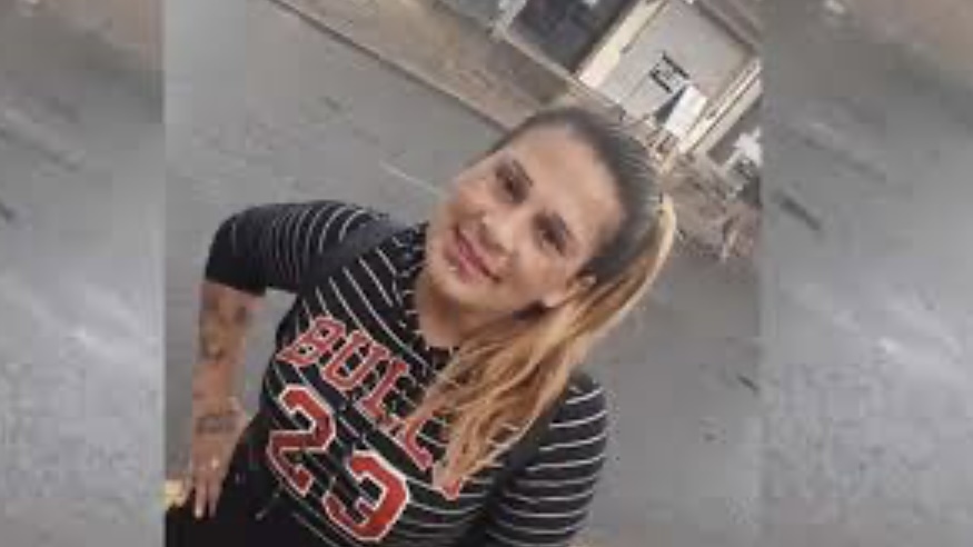 Hallan a una mujer asesinada y enterrada en el baño de una casa en construcción y detienen a su pareja