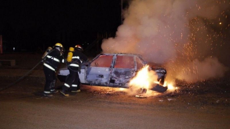 Encuentran el cadáver carbonizado de un remisero en un vehículo incendiado