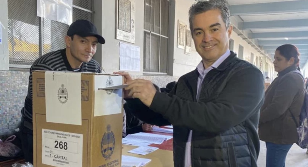 Marcelo Arancibia fue el primer candidato a Gobernador en votar 