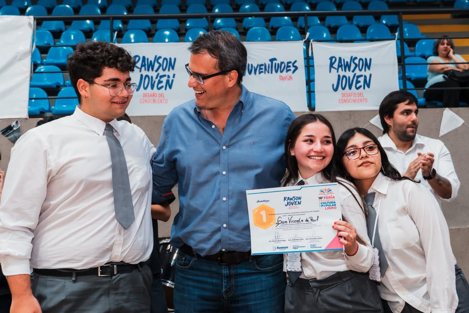 Jornada de integración cultural y universitaria en la segunda jornada de la Feria de la Cultura Popular y el Libro