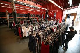 Enterate porqué la ropa en los outlets es muchísimo mas barata que en los shoppings