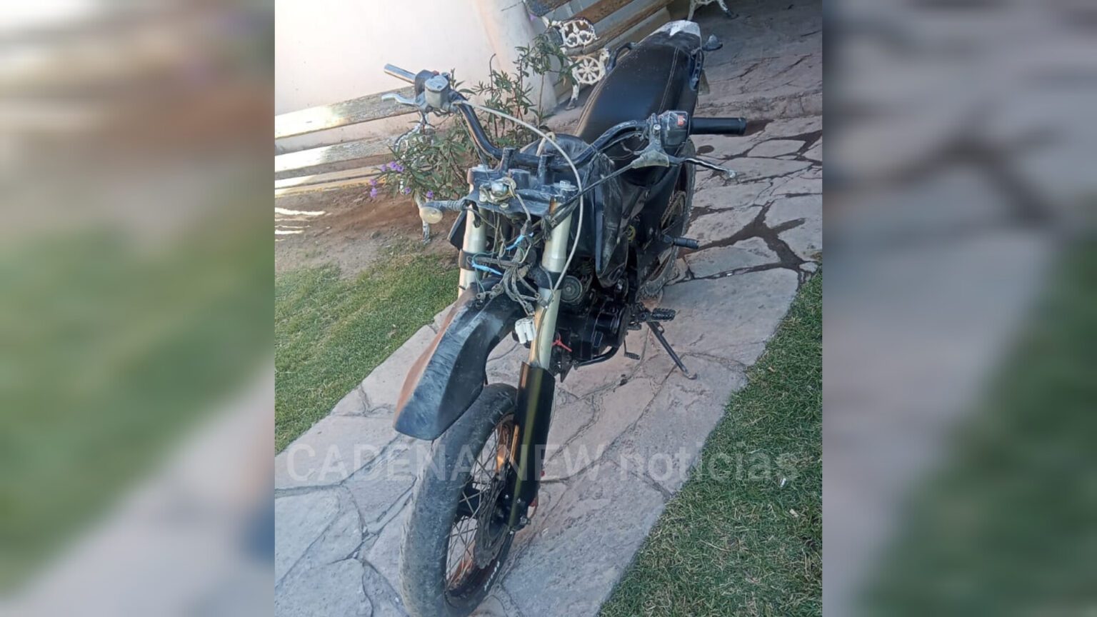 Una mujer murió en un accidente tras caer de su moto por esquivar un perro