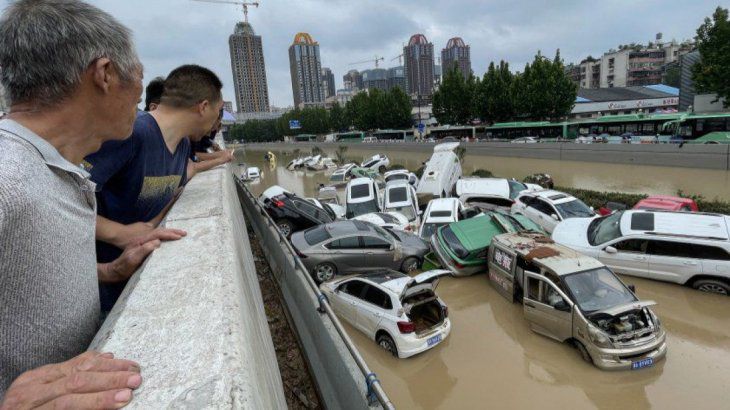 Henan, la "ciudad del iPhone" en China, evacúa a 100,000 personas por inundaciones mortales