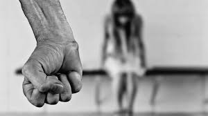 Su hija lo denunció por pegarle porque no le gustaba su novio
