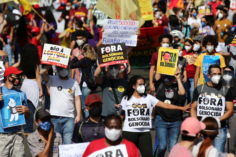 Brasil superó las 500 mil muertes por COVID-19 y los expertos advierten sobre la inminente llegada de una tercera ola