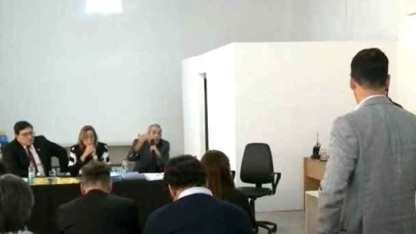Vallejos irrumpió en el Tribunal Electoral Provincial, quiso hablar pero lo callaron