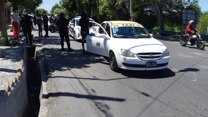 Una chica trans fue sorprendida mientras robaba a un remisero 