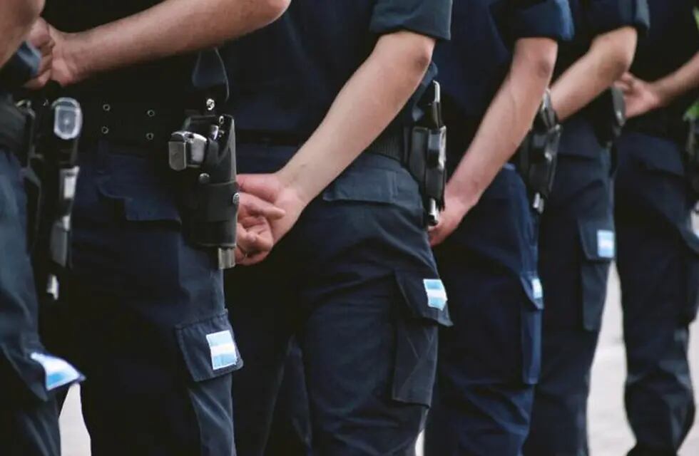 Un policía sanjuanino dejó su puesto para dormir y lo echaron 