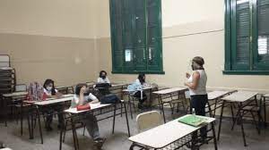 Por el paro de colectivos, menos de la mitad de los chicos fueron a clase