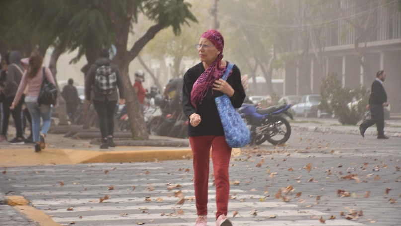 Día ventoso en San Juan por un alerta por viento zonda