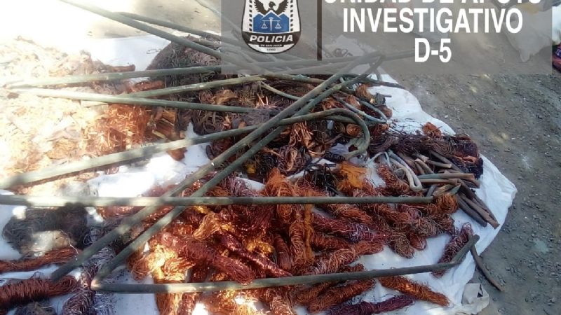 En recuperadoras, la policía secuestró 200 kilos de alambre de cobre