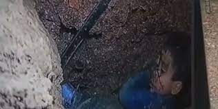 Operativo contrareloj para sacar a un niño que se cayó a un pozo