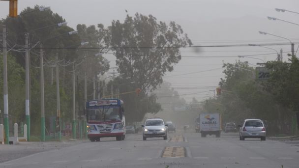 Se espera que el viento Zonda baje por la tarde
