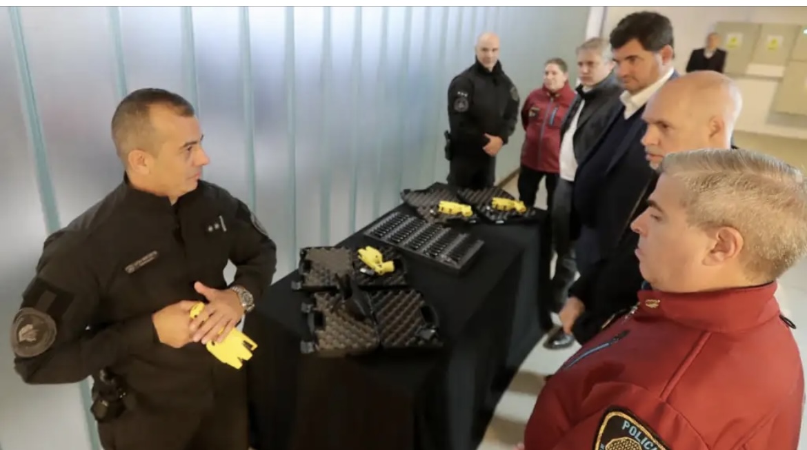  La Policía de la Ciudad de Buenos Aires comenzó a usar las pistolas taser: cómo es la estrategia para implementarlas