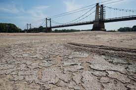 Francia impuso restricciones al consumo de agua en 88 departamentos del país