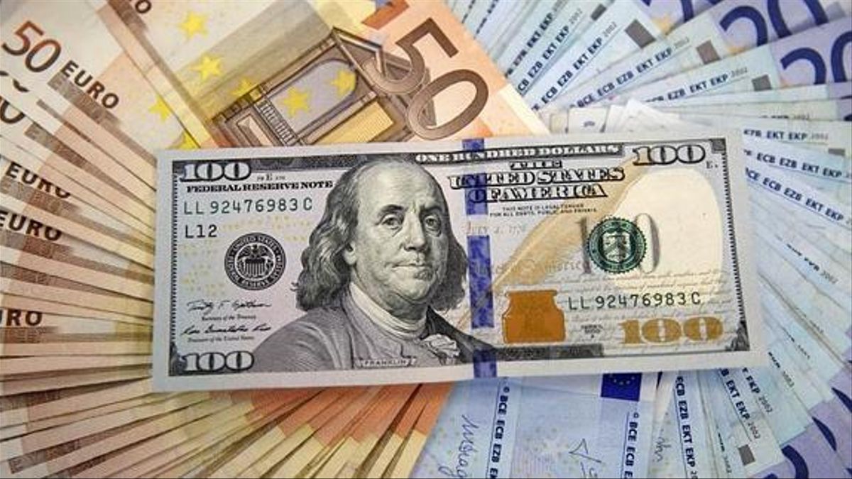 El euro volvió a caer por debajo del dólar ante los temores de una crisis energética en Europa
