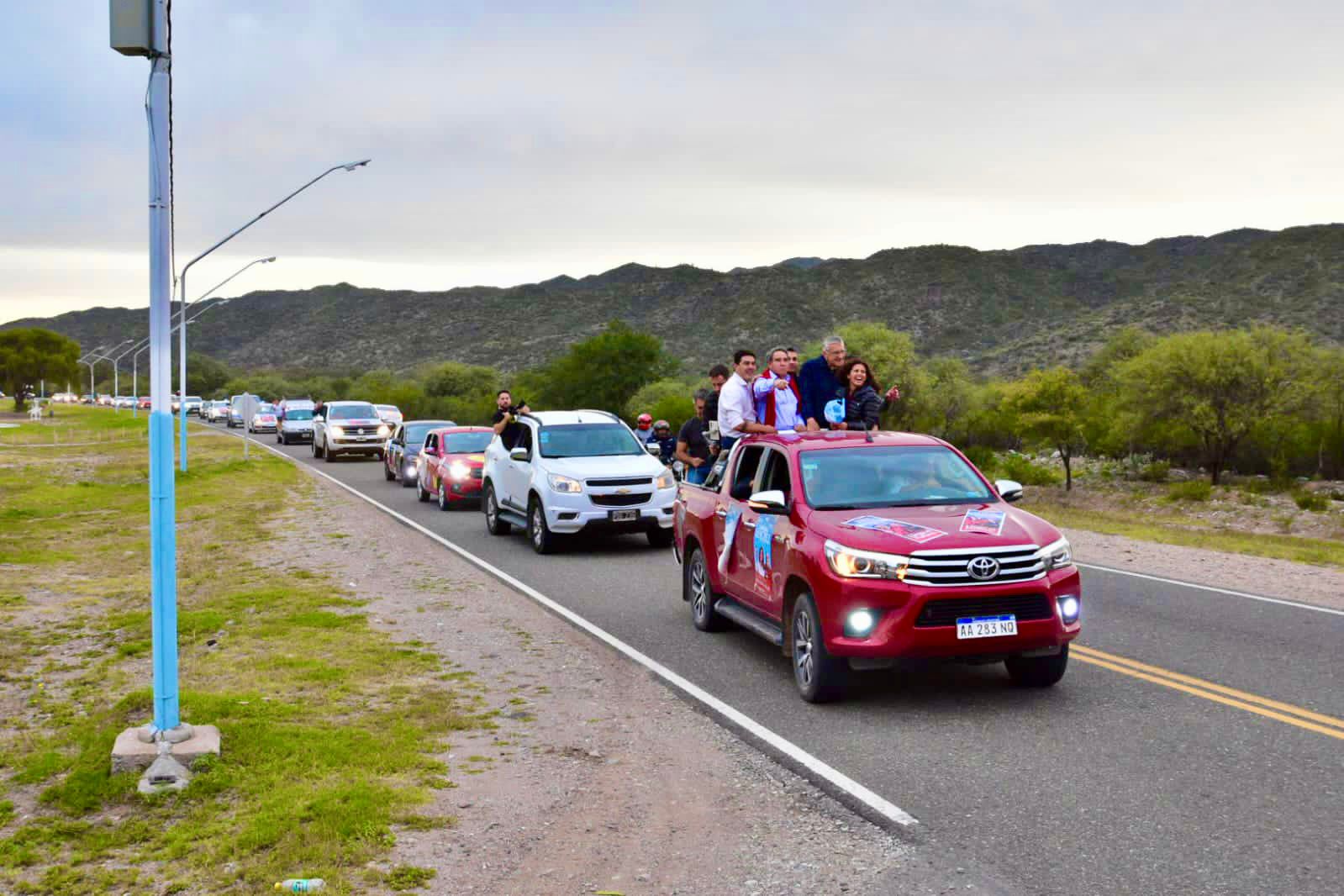 Gioja y Gramajo visitaron Valle Fértil con una masiva caravana 
