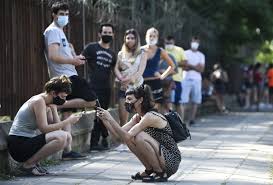 De ayer a hoy, subieron al doble los nuevos contagios de Covid en el país