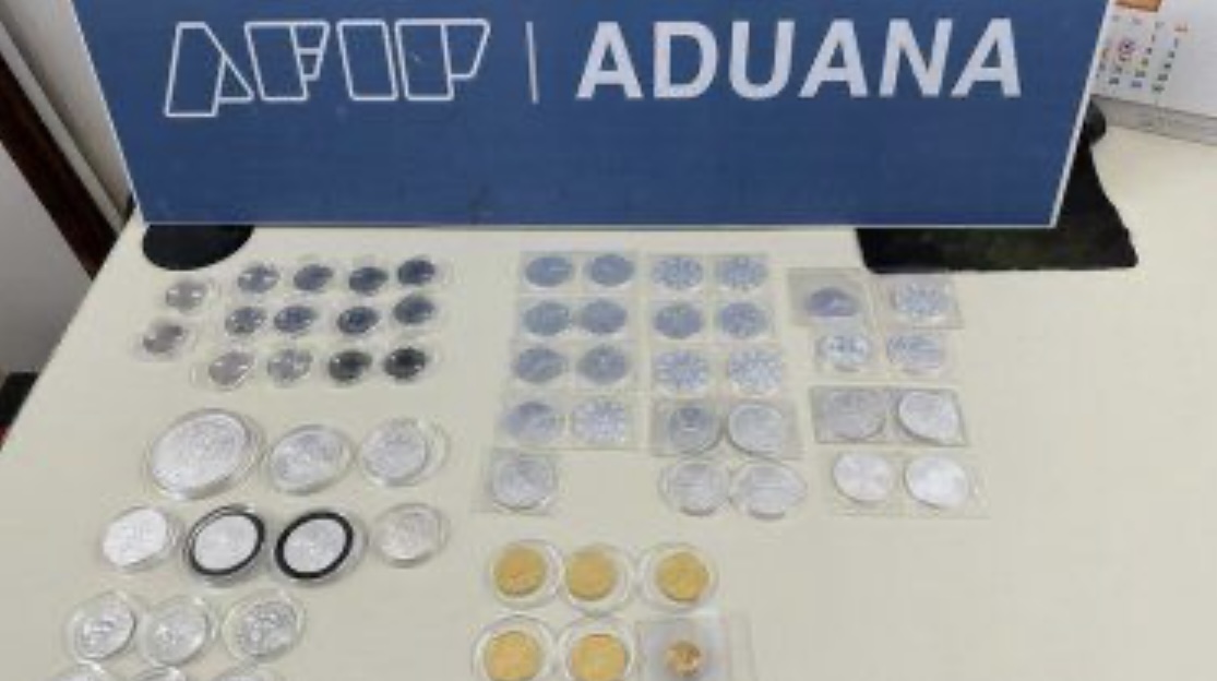 Aduana desbarató contrabando de monedas de colección de platino, oro y plata por casi $10 millones