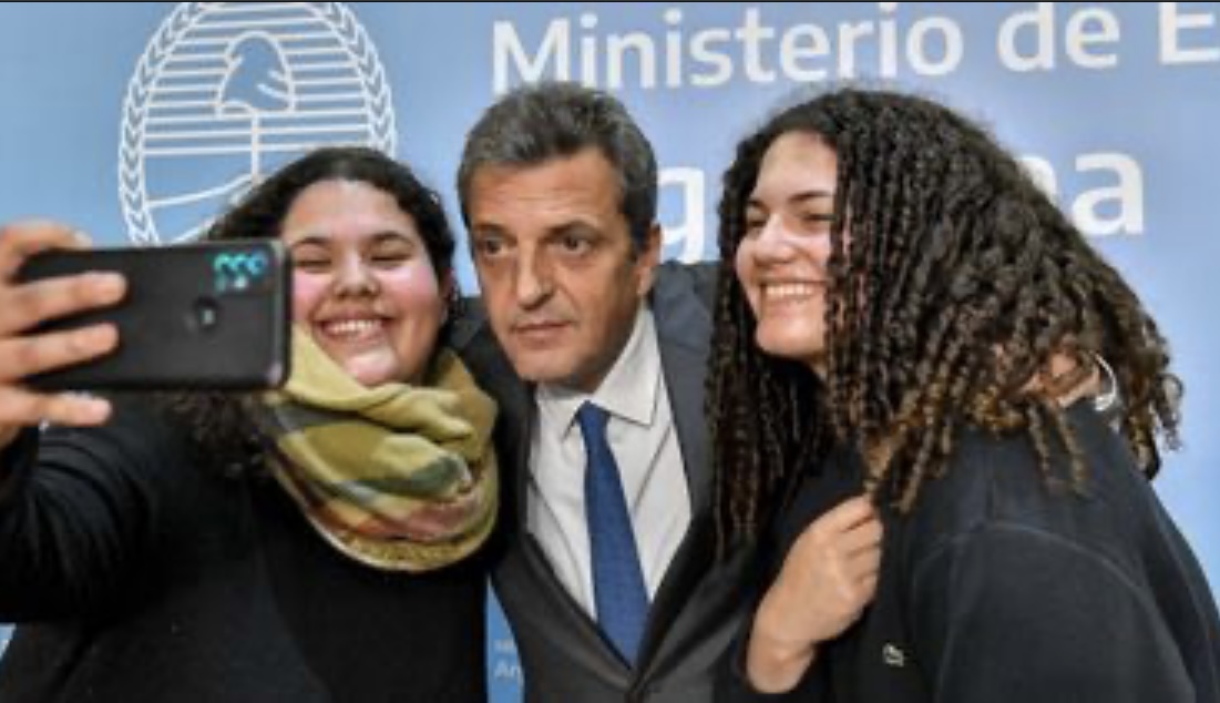 Sergio Massa anunció un aumento del 56,5% en las Becas Progresar: pasarán de $13.000 a $20.000