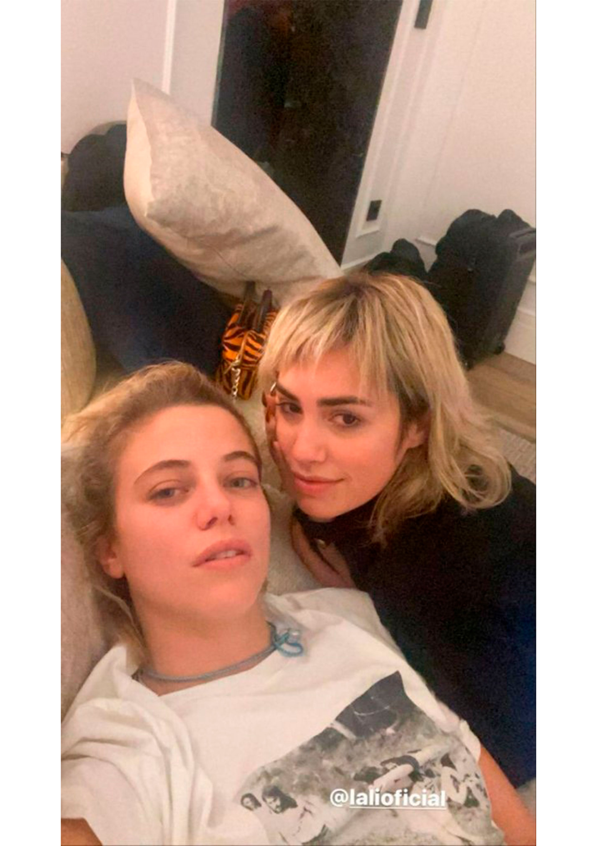 Lali Espósito y Justina Bustos compartieron una foto a los besos y luego la eliminaron