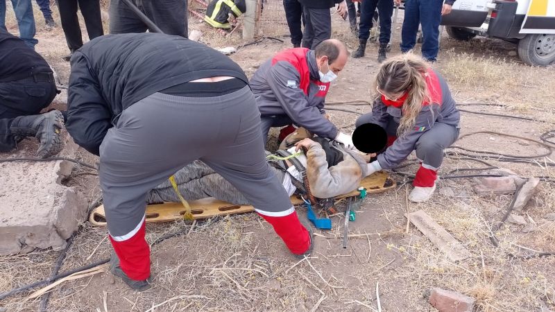Lograron rescatar hombre que cayó a un pozo en Pocito