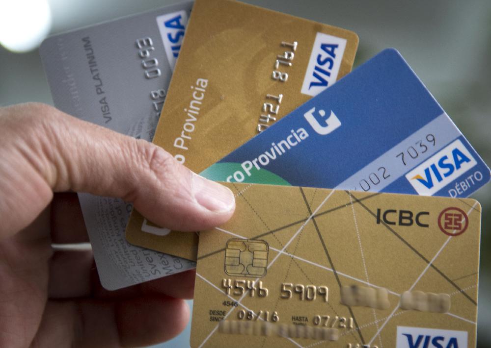 Volvió el plástico: el consumo con tarjetas de crédito aumentó un 54,3% en Octubre