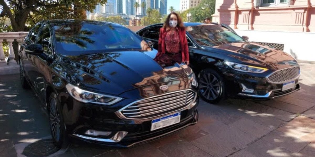  Cristina Kirchner empezó a usar un auto blindado que le dio Alberto Fernández