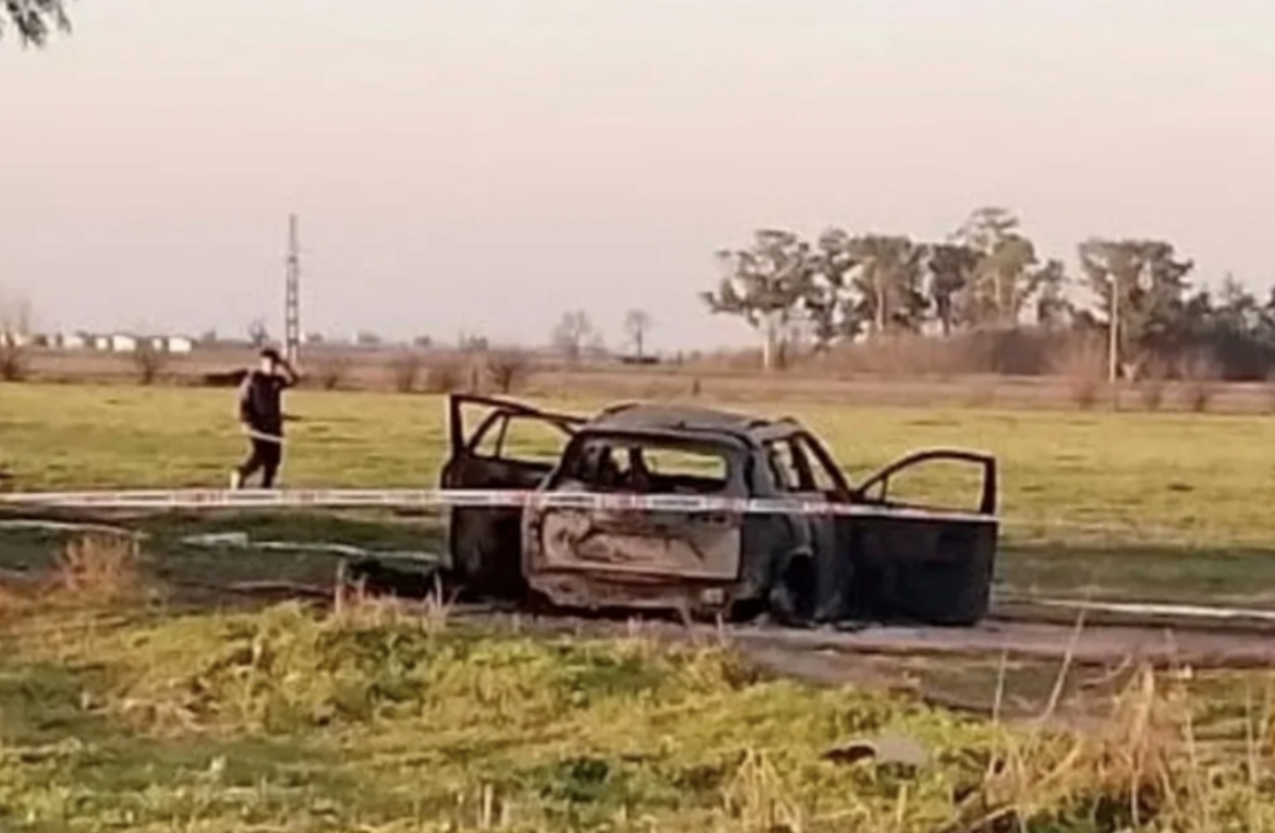 Santa Fe: hallan dos cuerpos calcinados dentro de un auto en un camino rural