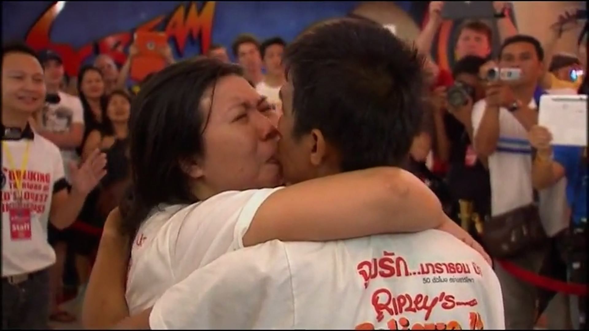 En el día Internacional del Beso, rompieron récord: se besaron durante 58 horas y 35 minutos