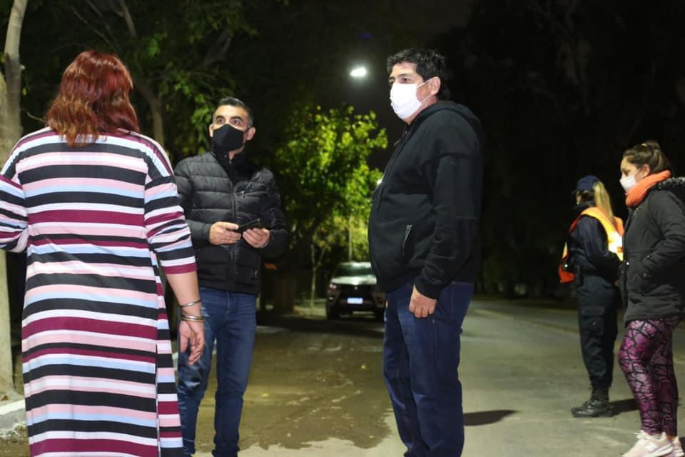 En Chimbas le pusieron luz LED y semáforos al Barrio Los Andes