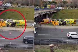 Se estrelló un en helicóptero en plena autopista en Madrid