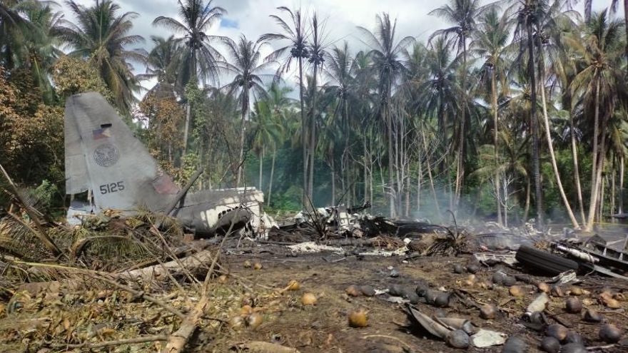Se estrelló un avión militar en Filipinas: al menos 29 muertos y 50 heridos