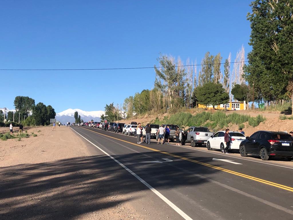 Hacia Chile: tres horas de cola y 1 kilómetro de fila 