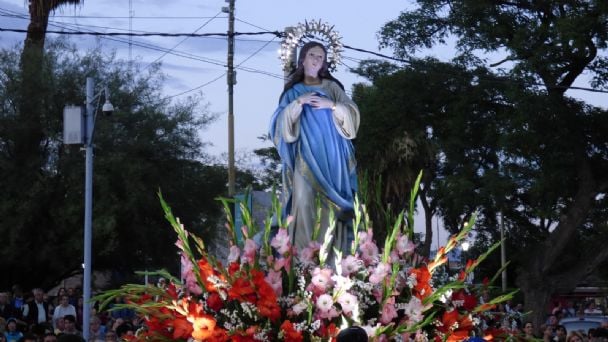 Multitudinaria procesión para honrar a la Inmaculada Concepción