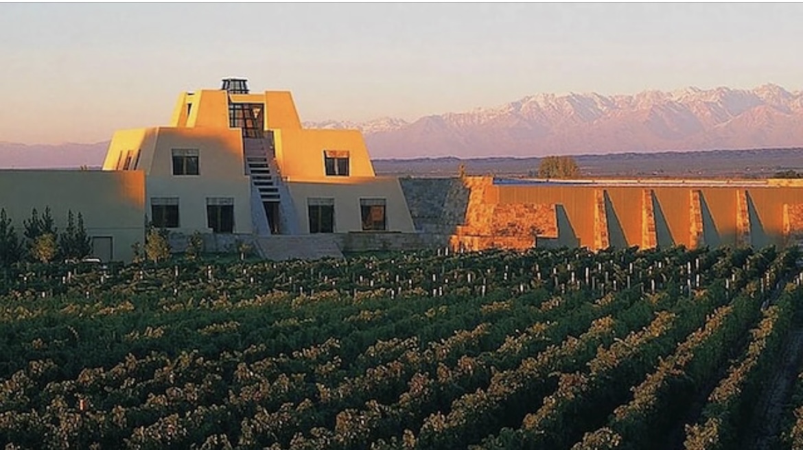 Mendoza: un turista brasileño quedó en terapia intensiva tras caer desde la terraza de una bodega