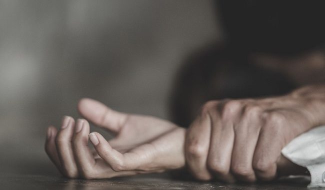 Piden 18 años de pena a un pintor que violó durante años a su hija