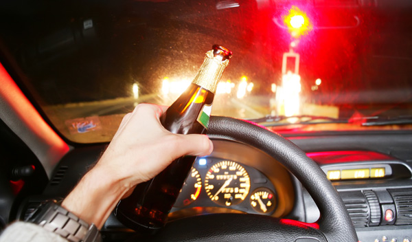 Iba en contramano y borracho: tenía tres veces más alcohol en sangre de lo permitido