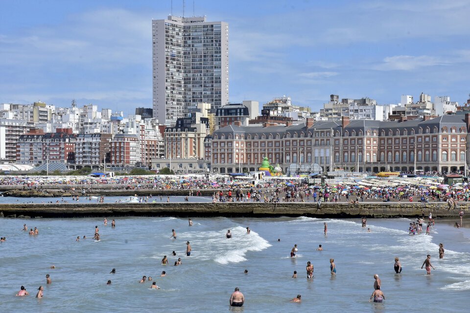 Tragedia en Mar del Plata: hallaron a un hombre ahogado a 300 metros de la costa