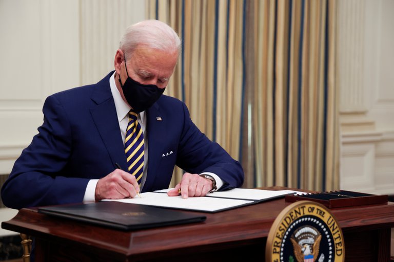 Biden asumió con medidas sociales para los norteamericanos