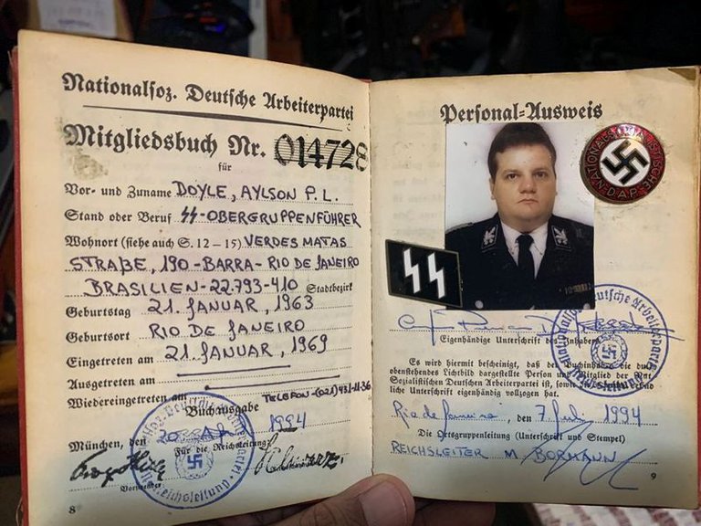 Nazi y pedófilo: buscaban pruebas de violación y dieron con objetos de la SS alemana