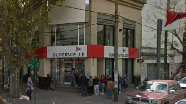 Otra vez: quisieron robar en un banco, se llevaron una notebook