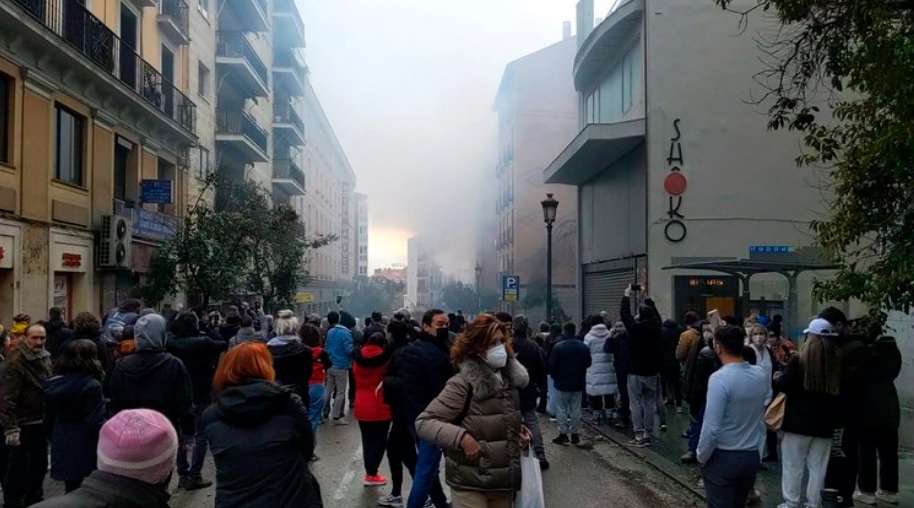 Una fuerte explosión destrozó una residencia de ancianos en el centro de Madrid