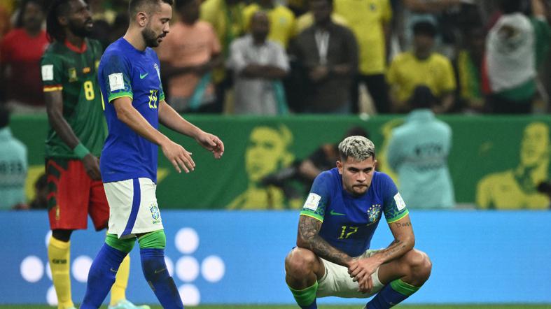 Sobre el final, perdió Brasil pero clasificó primero de su zona
