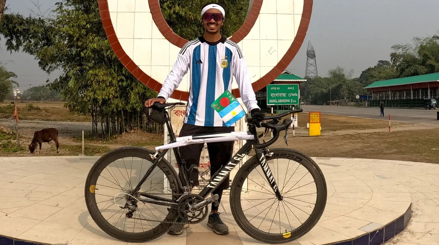 El ciclista bangladeshà fanático de Messi que, tras 9 dÃas de correr, quiere conocerlo