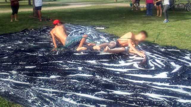 En Gualeguaychú, un chico de 14 años murió jugando a la "lona enjabonada"