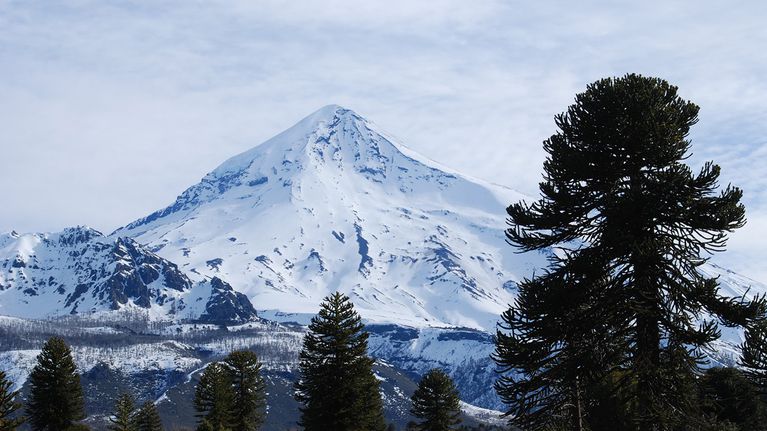 En una insólita vuelta atrás, el volcán LanÃn ya no es sitio sagrado mapuche