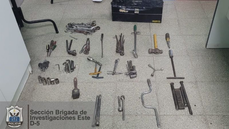 Le robaron una fortuna en herramientas pero las recuperaron y van presos