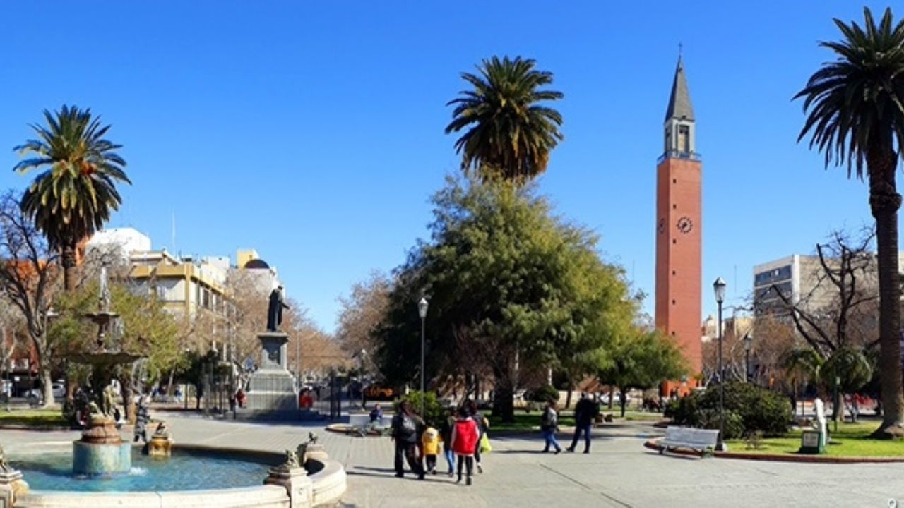 Dos adolescentes internadas por ser golpeadas en la Plaza 25