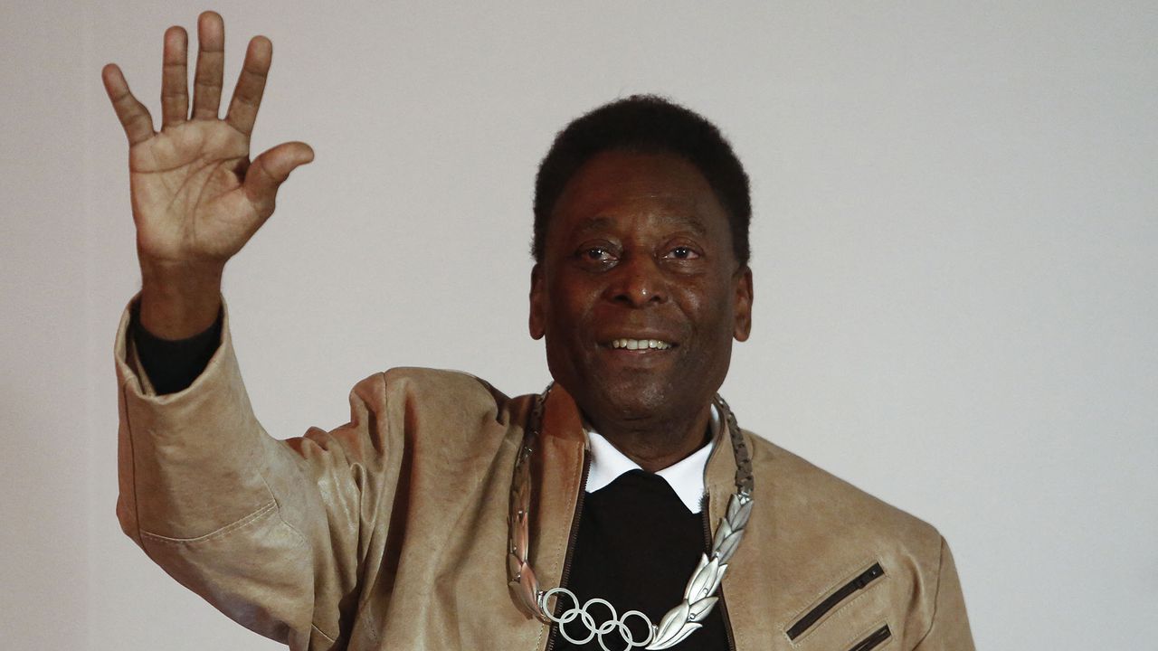 Murió a los 82 años Pelé y la pelota está de luto en todo el mundo